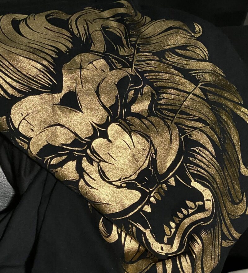 Tee Gold Lion Detail